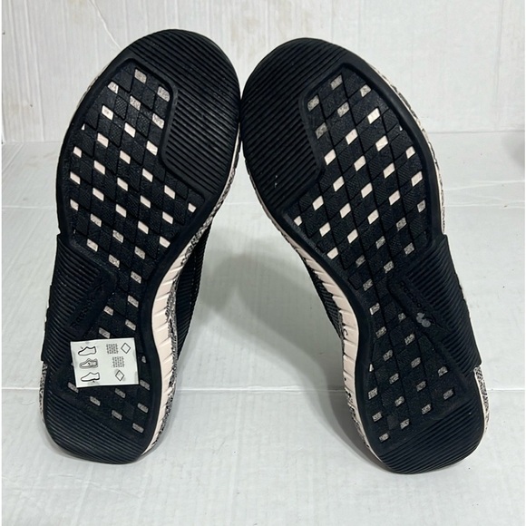 Reebok Black Sneakers Trainers Flashfilm with Patterned Sole details sz 8 - Picture 5 of 9